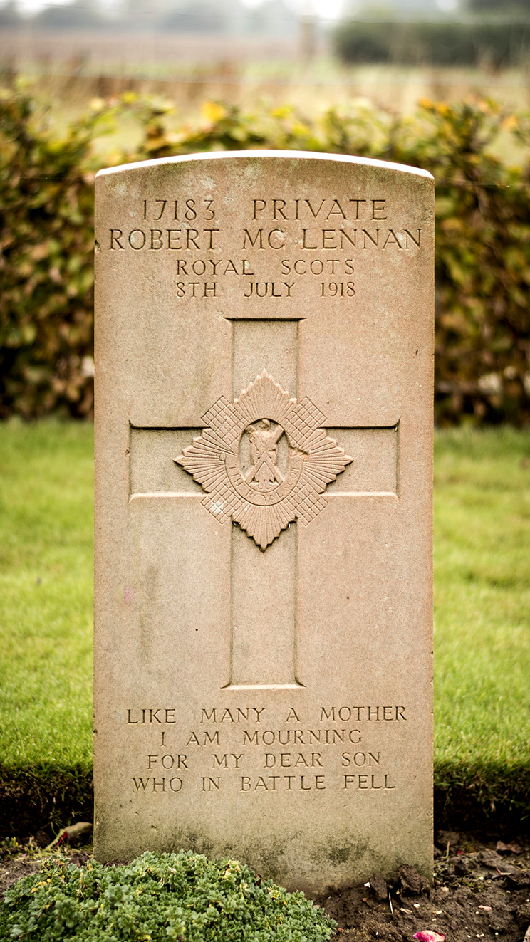 Photo of headstones/Robert McLennan d1918 war grave Le Peuplier Caestre FR